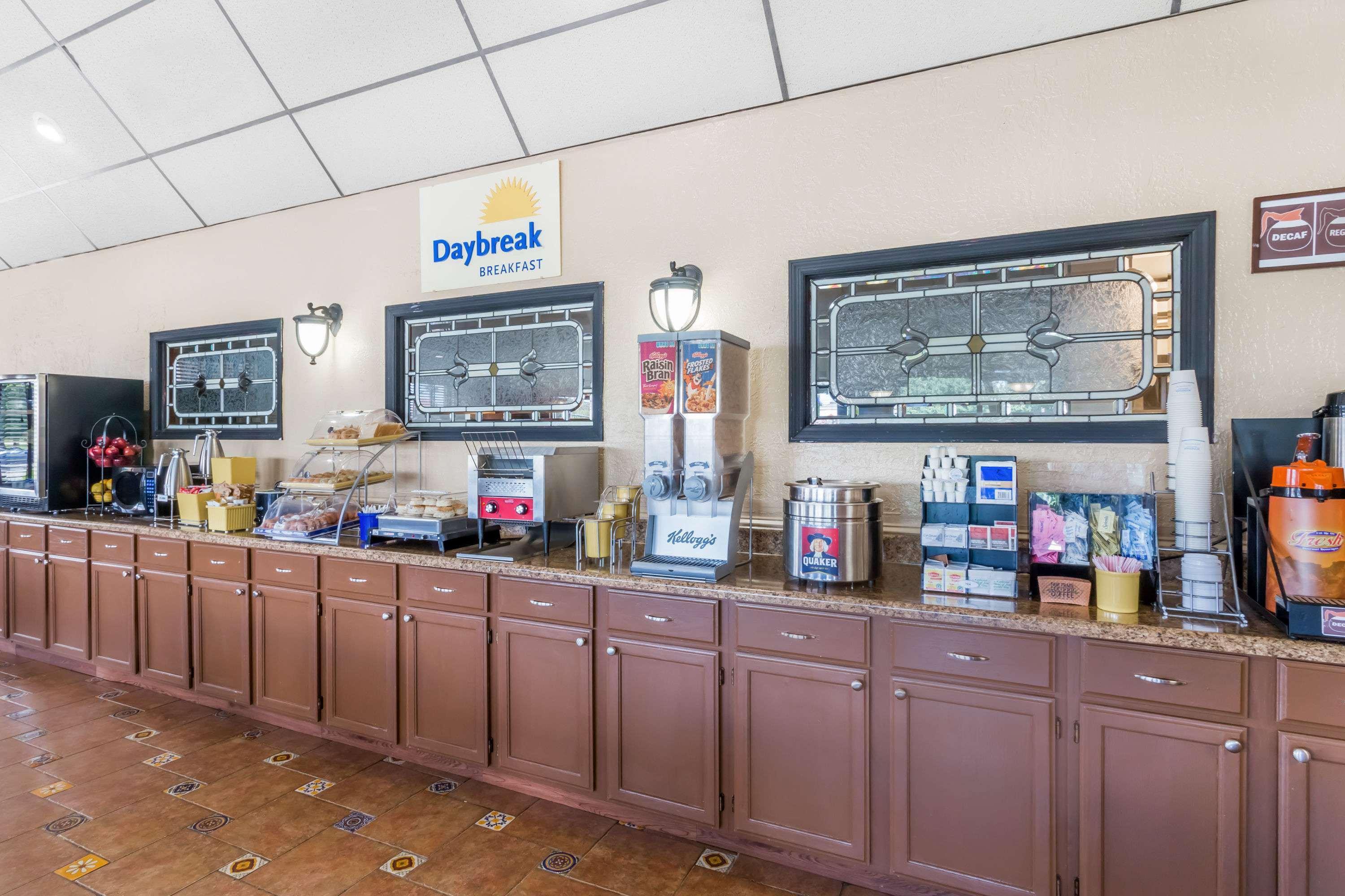 Days Inn By Wyndham Крістіансберґ Екстер'єр фото
